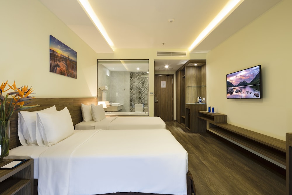 PREMIER, DOUBLE OR TWIN BED, SEA VIEW, BALCONY