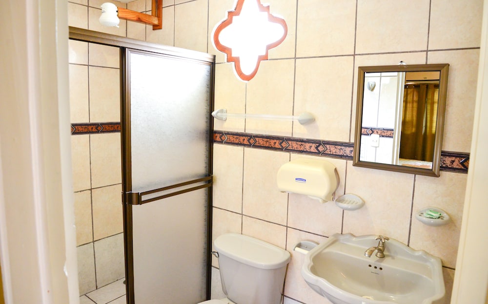 LE PRISS HOTEL 13/63