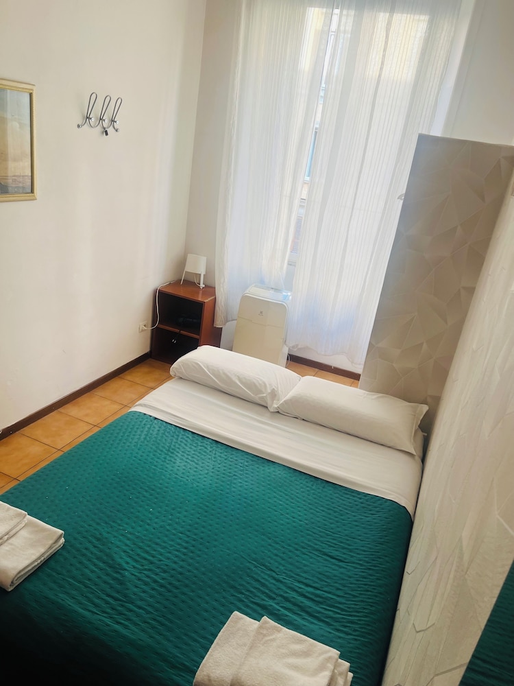 Meltin' Rome Guesthouse 7/40