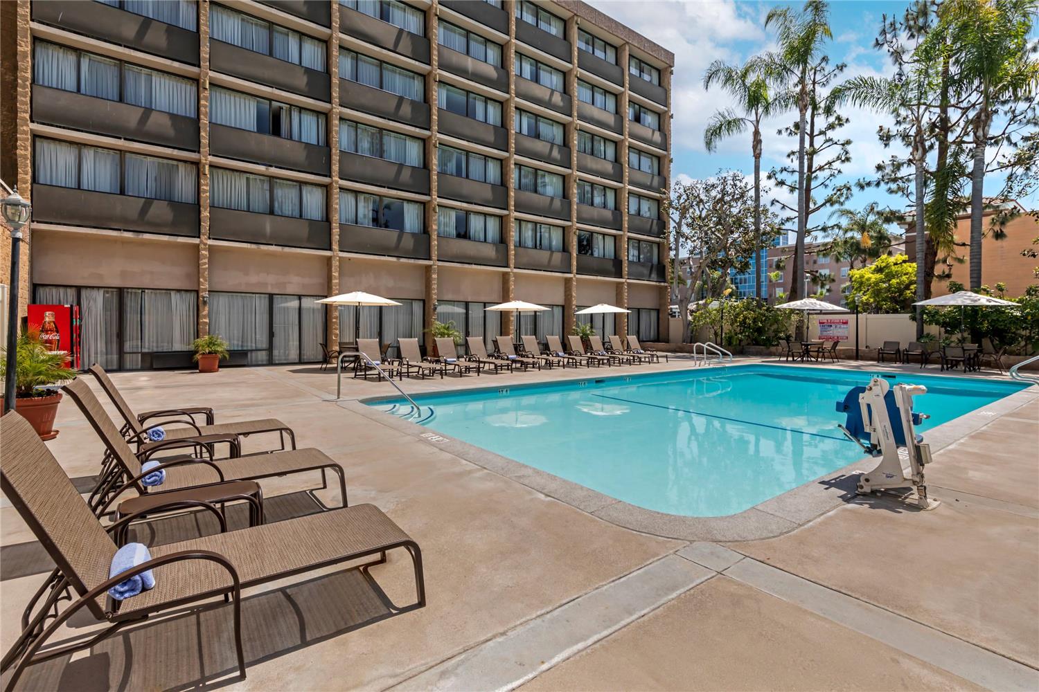 Clarion Hotel Anaheim Resort 10/45