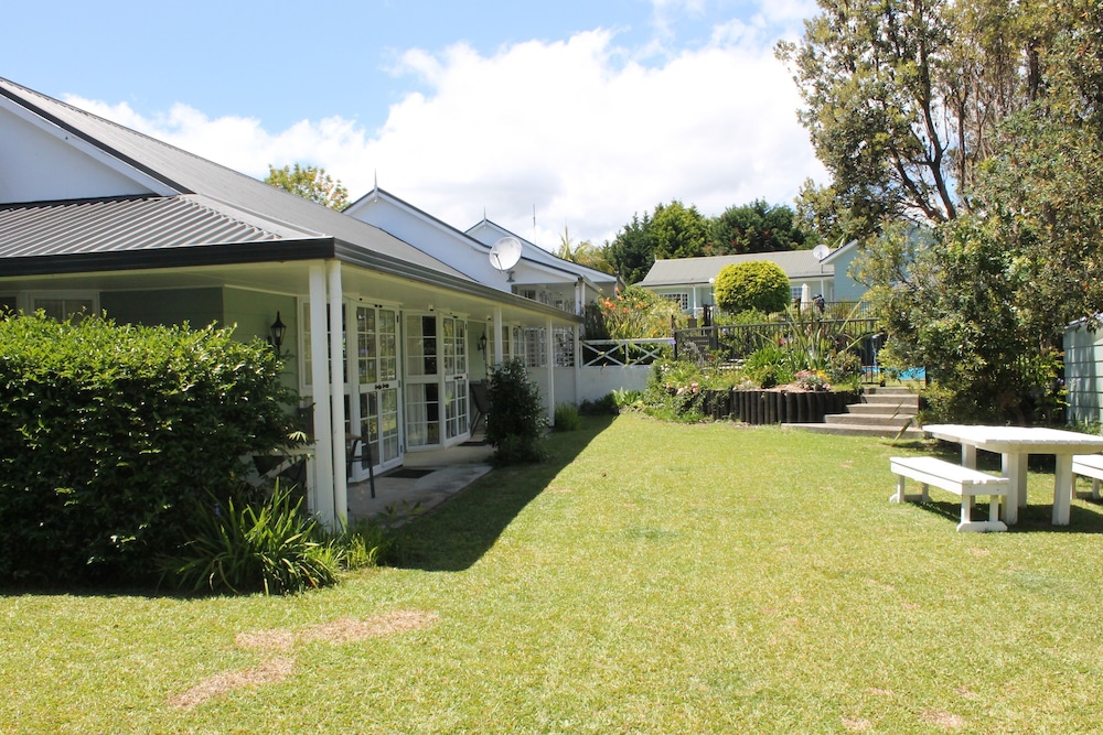 Ash Grove Boutique Motel 59/70