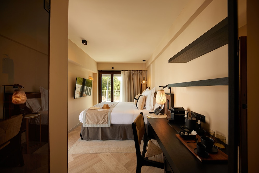 Belle Marivent Mediterranean Petit Hotel 26/59