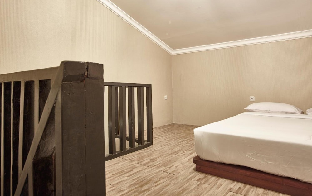 Twins Hotel Manggadua 15/65