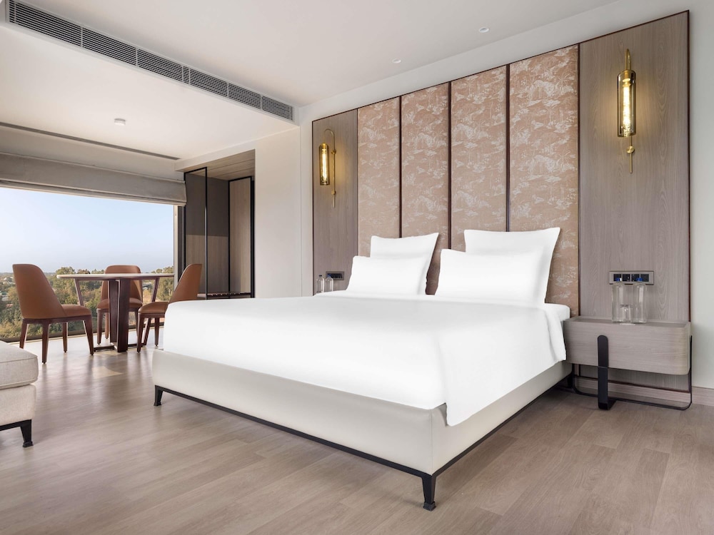 JUNIOR SUITE, DOUBLE BED, SOFA