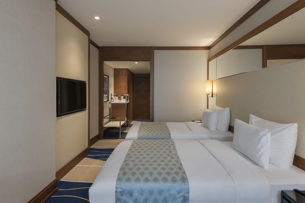DELUXE, TWIN BEDS