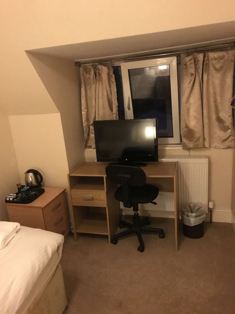Gatwick Inn 47/53