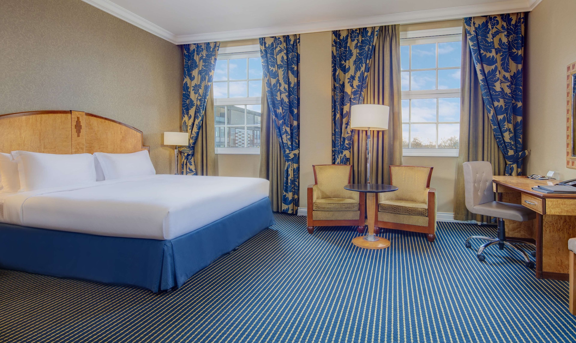 DELUXE, DOUBLE BED