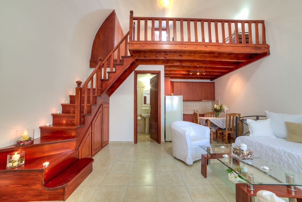 STUDIO, PARTIAL SEA VIEW, TWO STORY