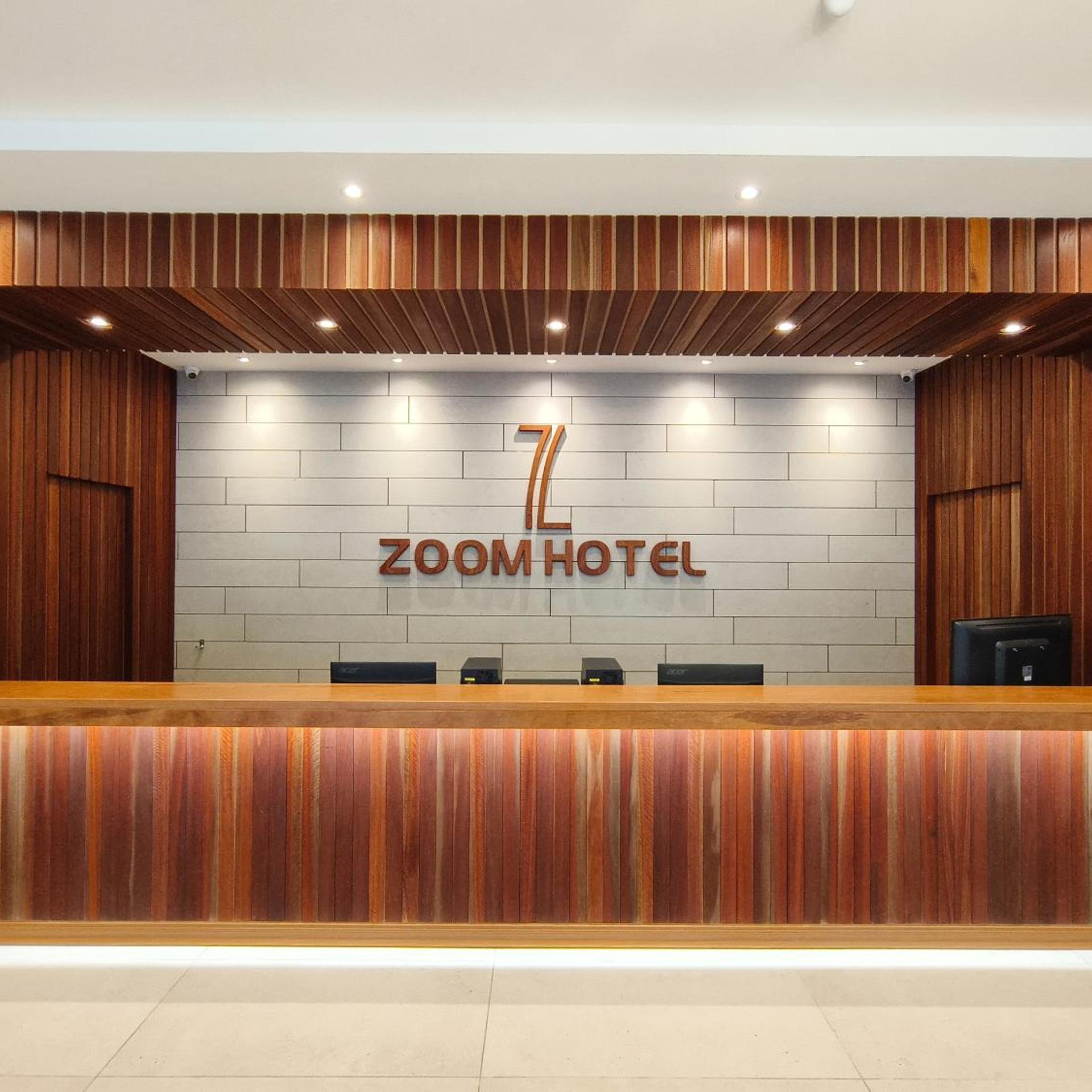 Zoom Hotel 12/37