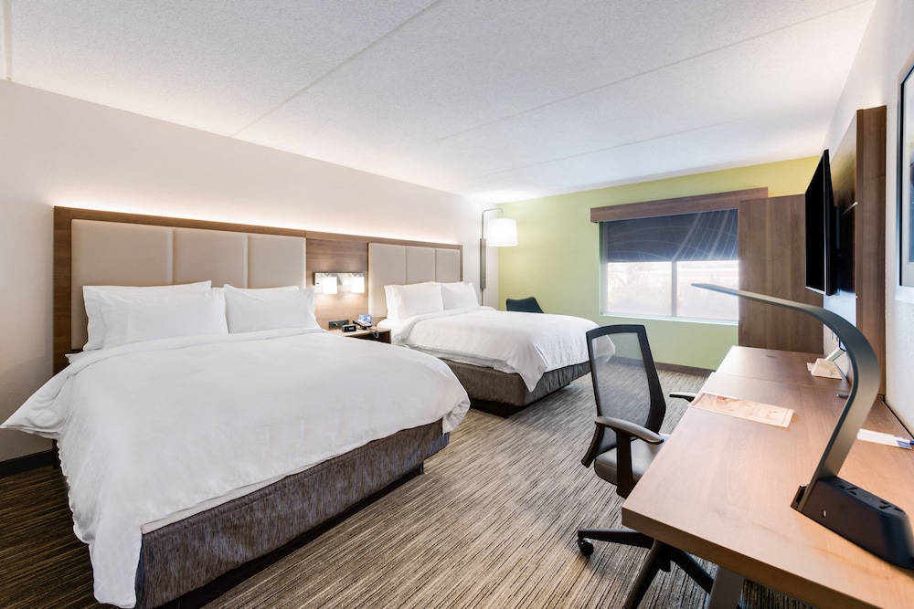 غرفة قياسية بسريرين كوين، Holiday Inn Express Naperville 2/5