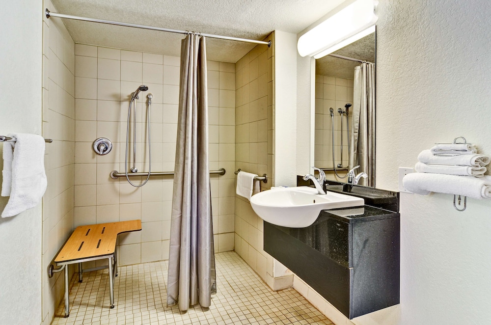 Motel6 Pittsburgh, PA - Crafton 45/50