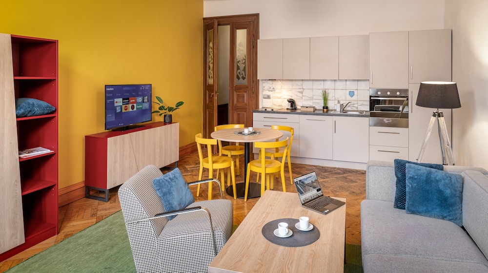Art House Apartments by Adrez Living 14/23