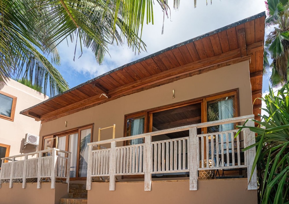 Coral Rock Hotel 1/50