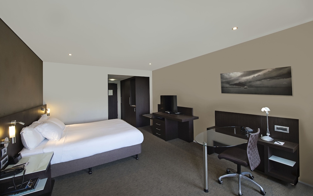 Hilton Darwin 16/55