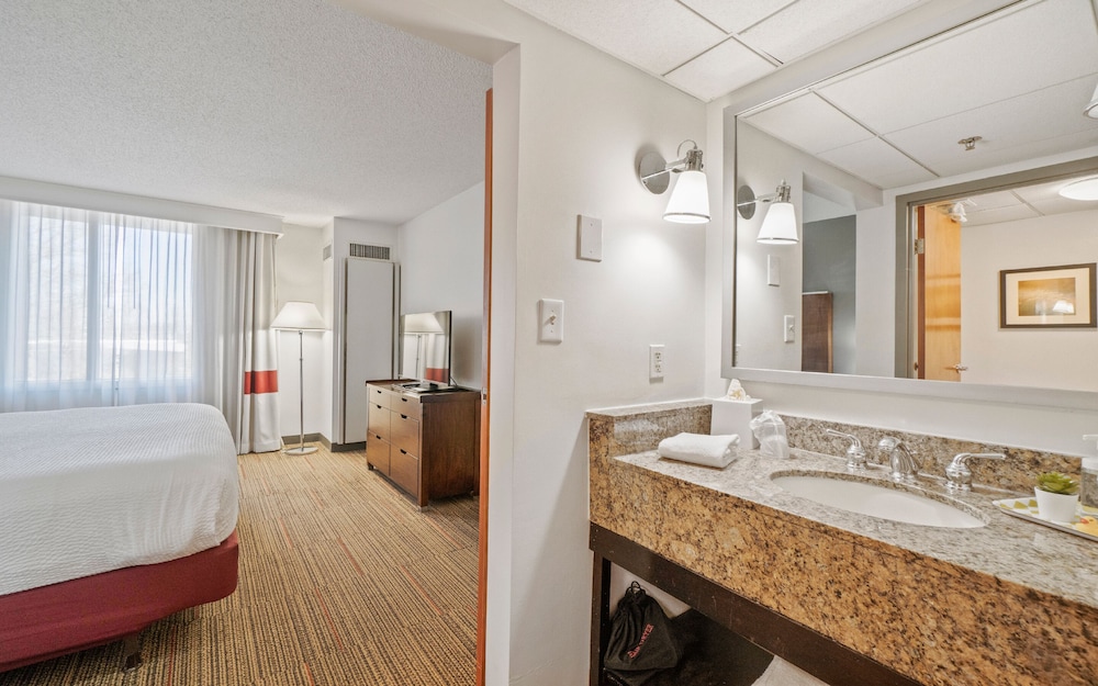 Four Points by Sheraton Charlotte 53/55