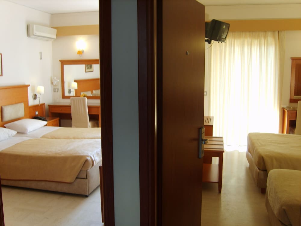 Paradise Lost Hotel 13/50