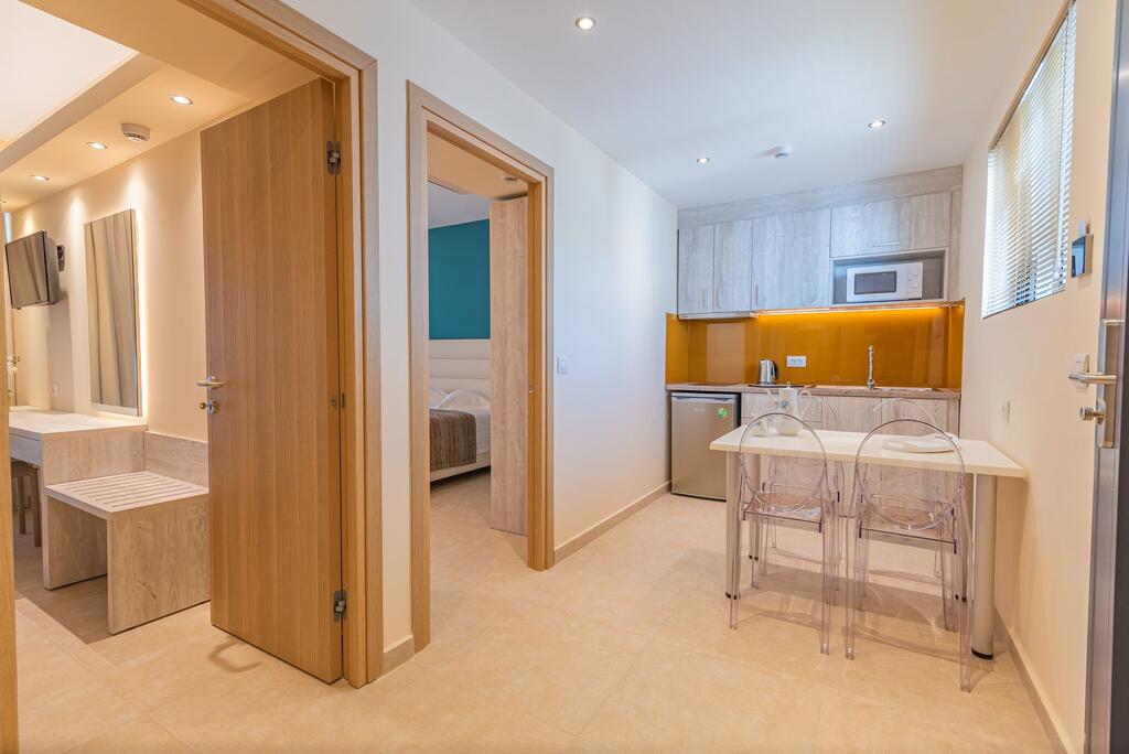 Christa Apartments 15/16