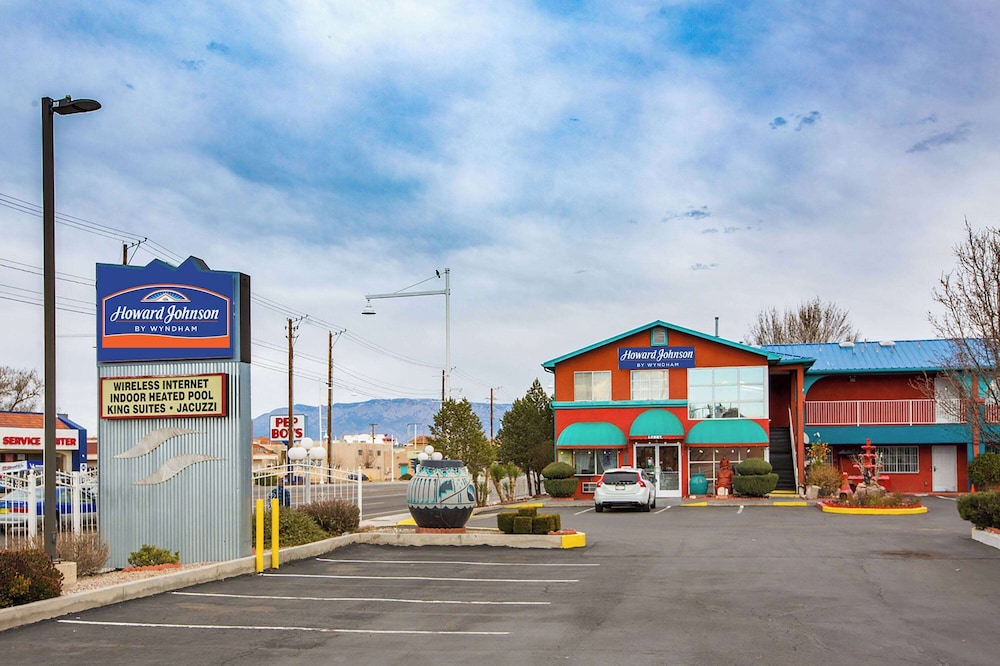 Sandia Peak Inn Old Town ABQ, a Howard Johnson by Wyndham 30/38
