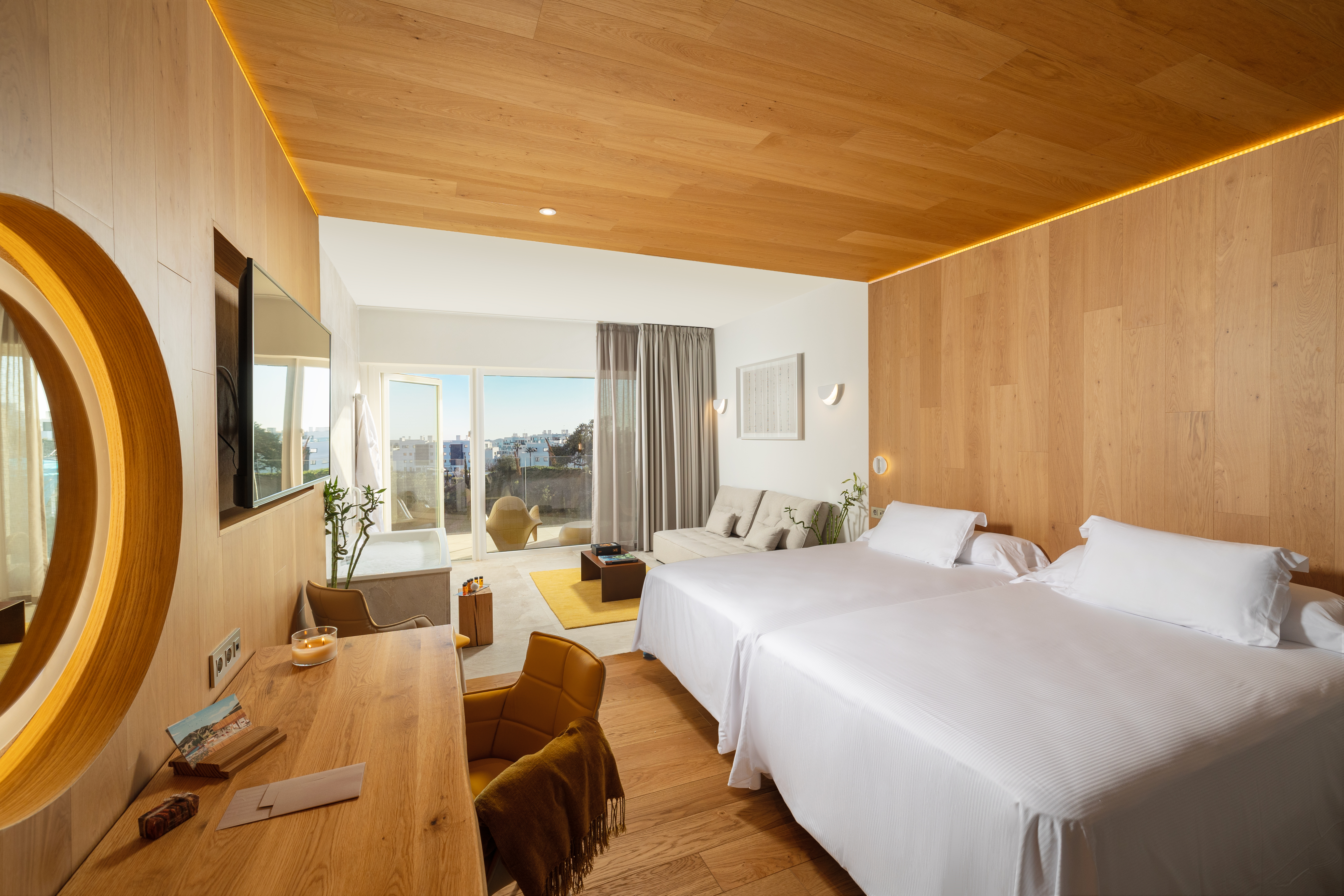 LEIRO, SUITE, TWIN BEDS, PARTIAL SEA VIEW