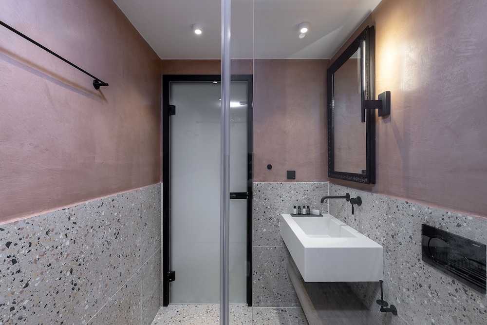 The Athenians Art Apartments 43/50