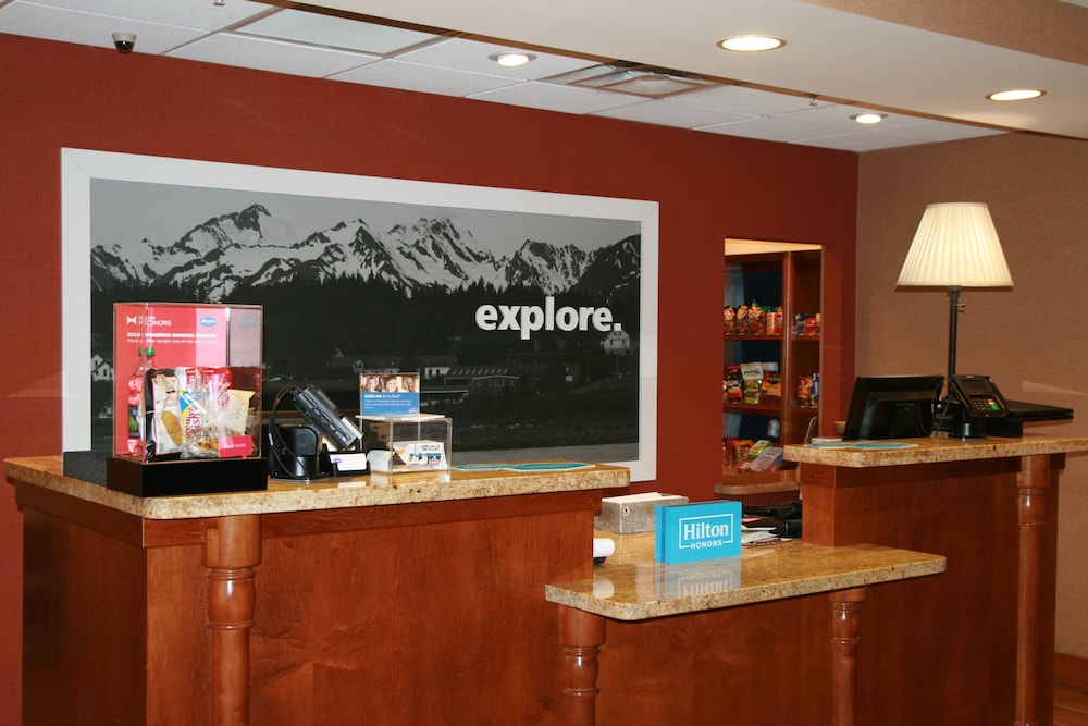 Hampton Inn & Suites Riverton 54/73