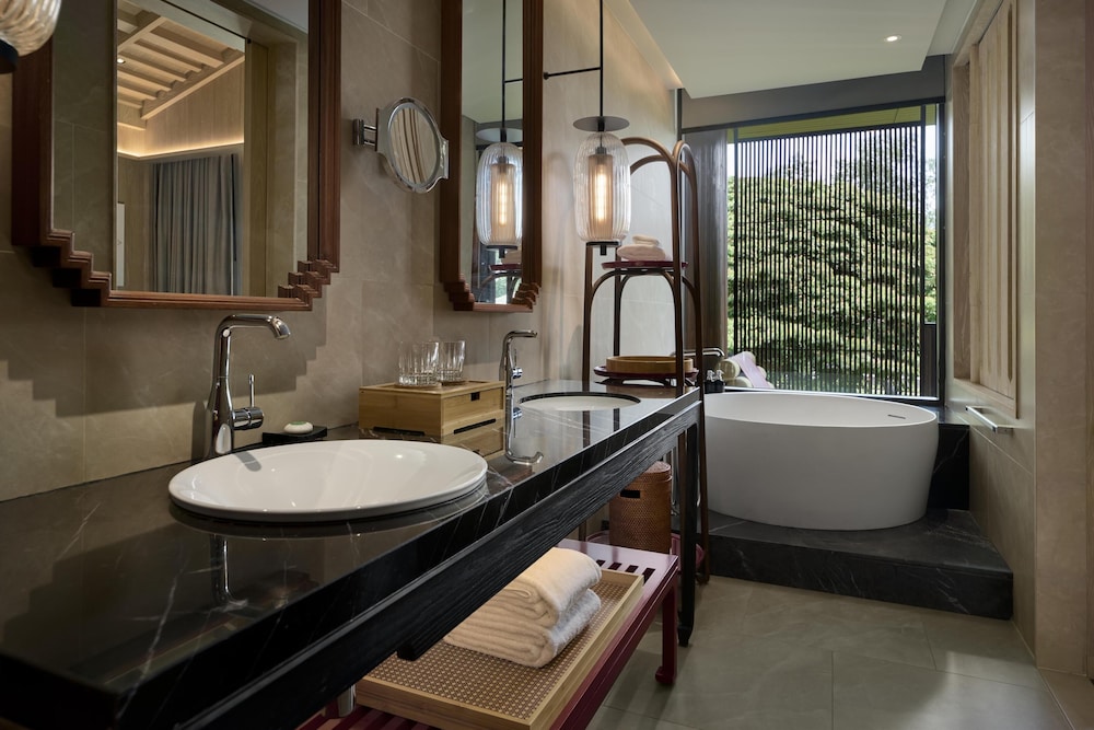 Andaz Pattaya Jomtien Beach 50/50