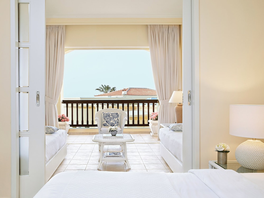 غرفة عائلية بسرير كينج بإطلالة على البحر مع أريكة، Grecotel Marine Palace & Aqua Park 3/4