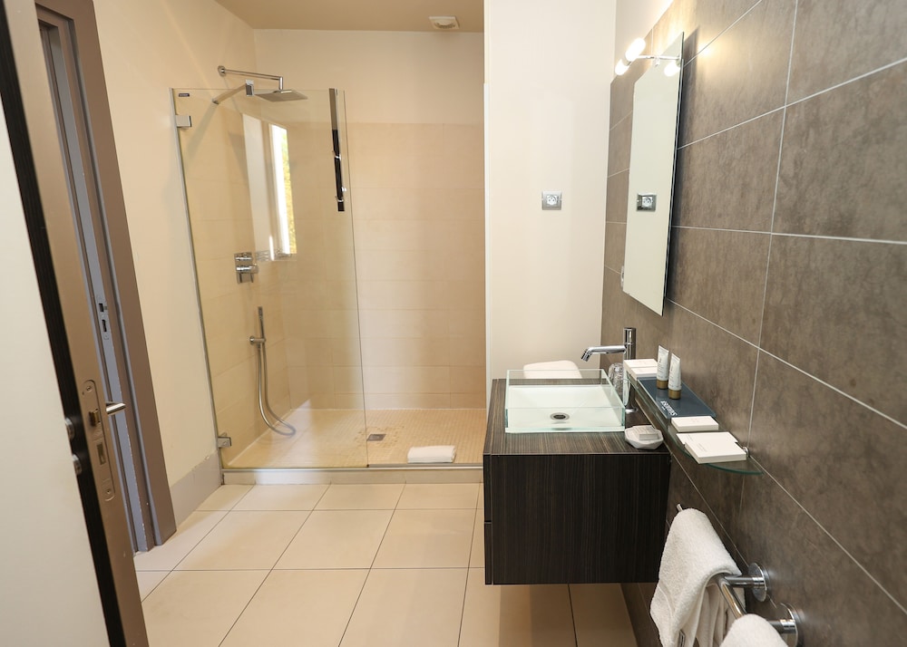 Chateau Lacan Hotel 48/50