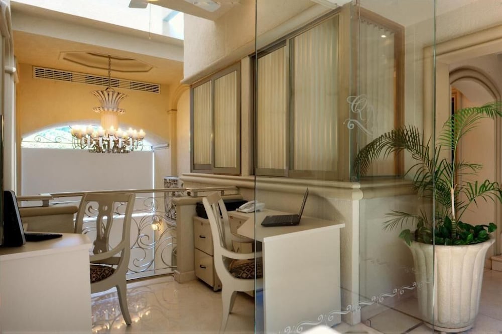 HOTEL AND SUITES QUINTA MAGNA 19/34