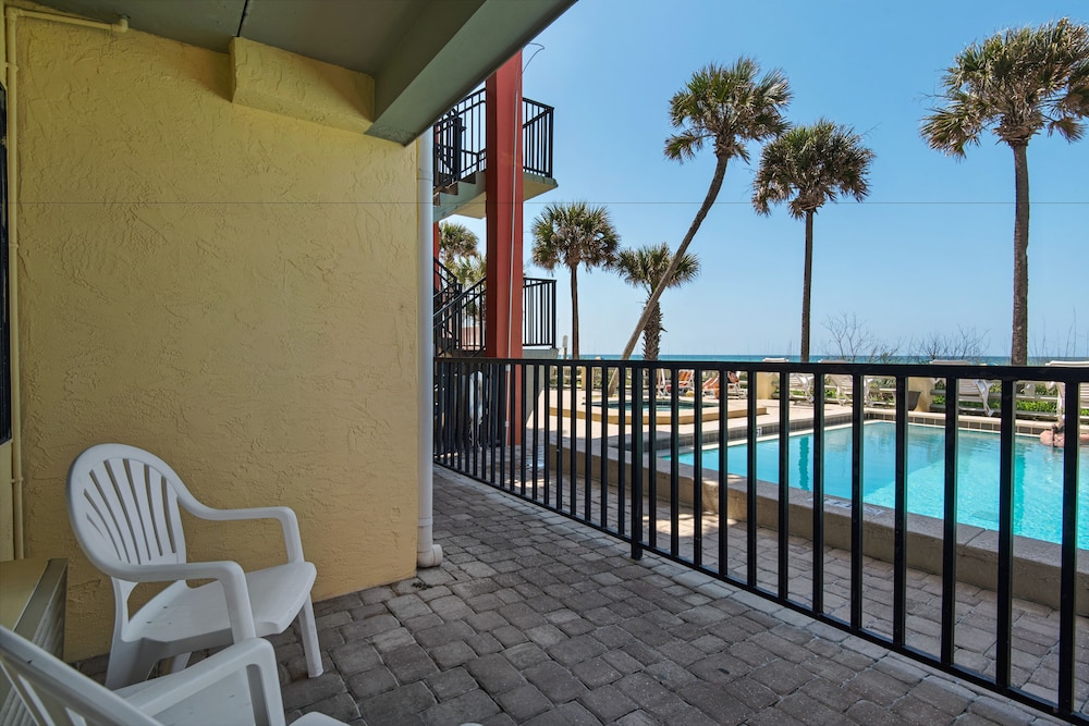 Ramada by Wyndham Panama City Beach / Beachfront 10/25