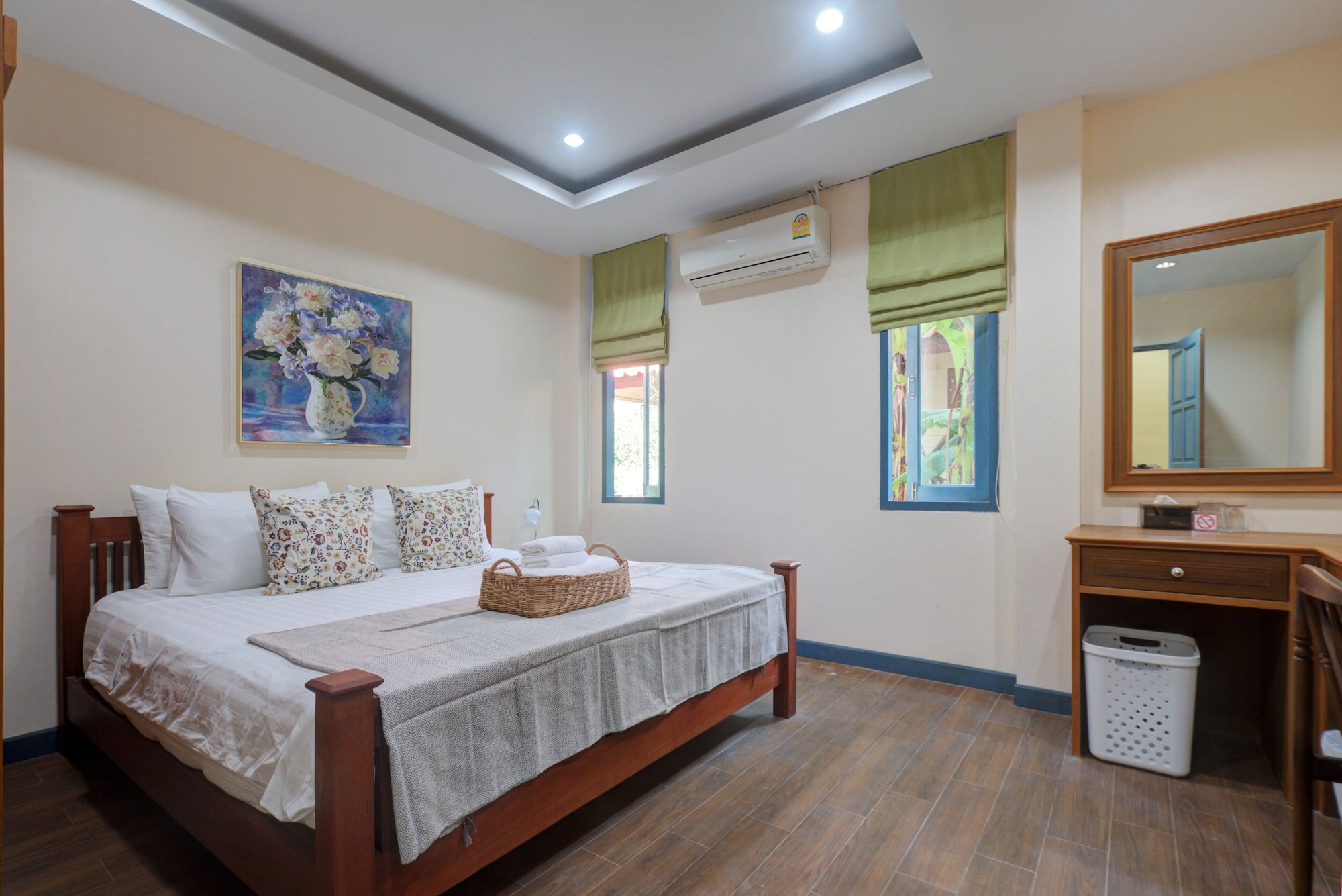 DELUXE, SUITE, BALCONY
