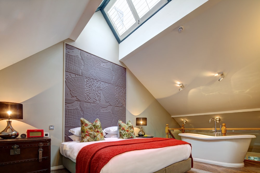 1 BEDROOM, DUPLEX