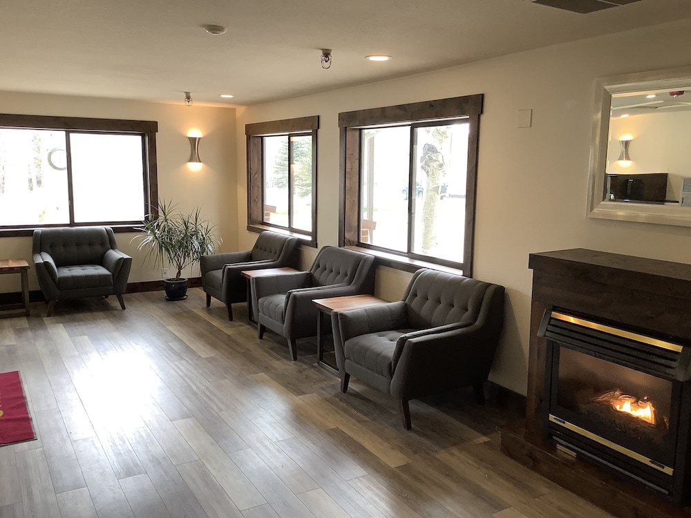 Luxury Inn And Suites 43/75