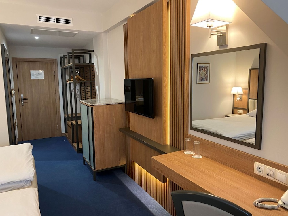 Legends Hotel 9/51