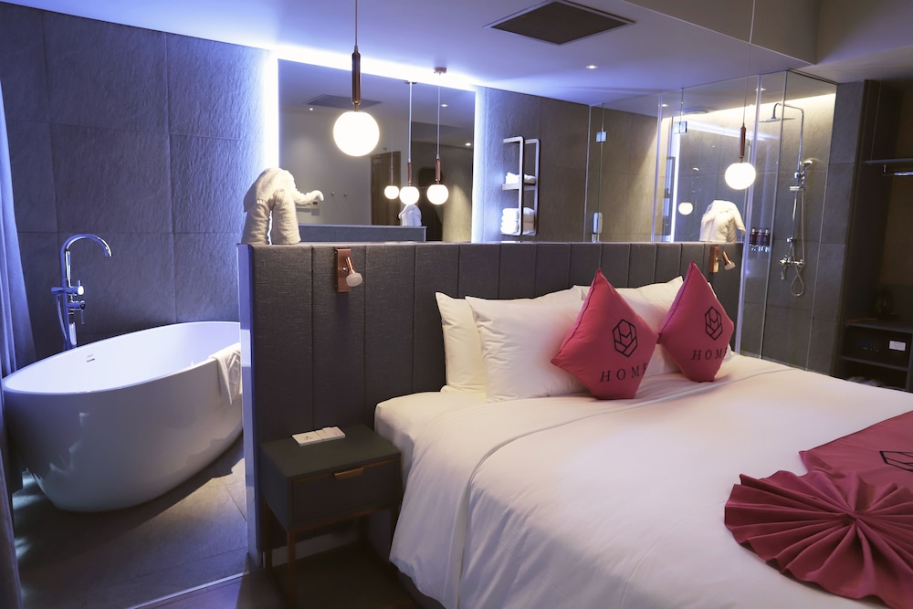 HOME Hotel 34/35