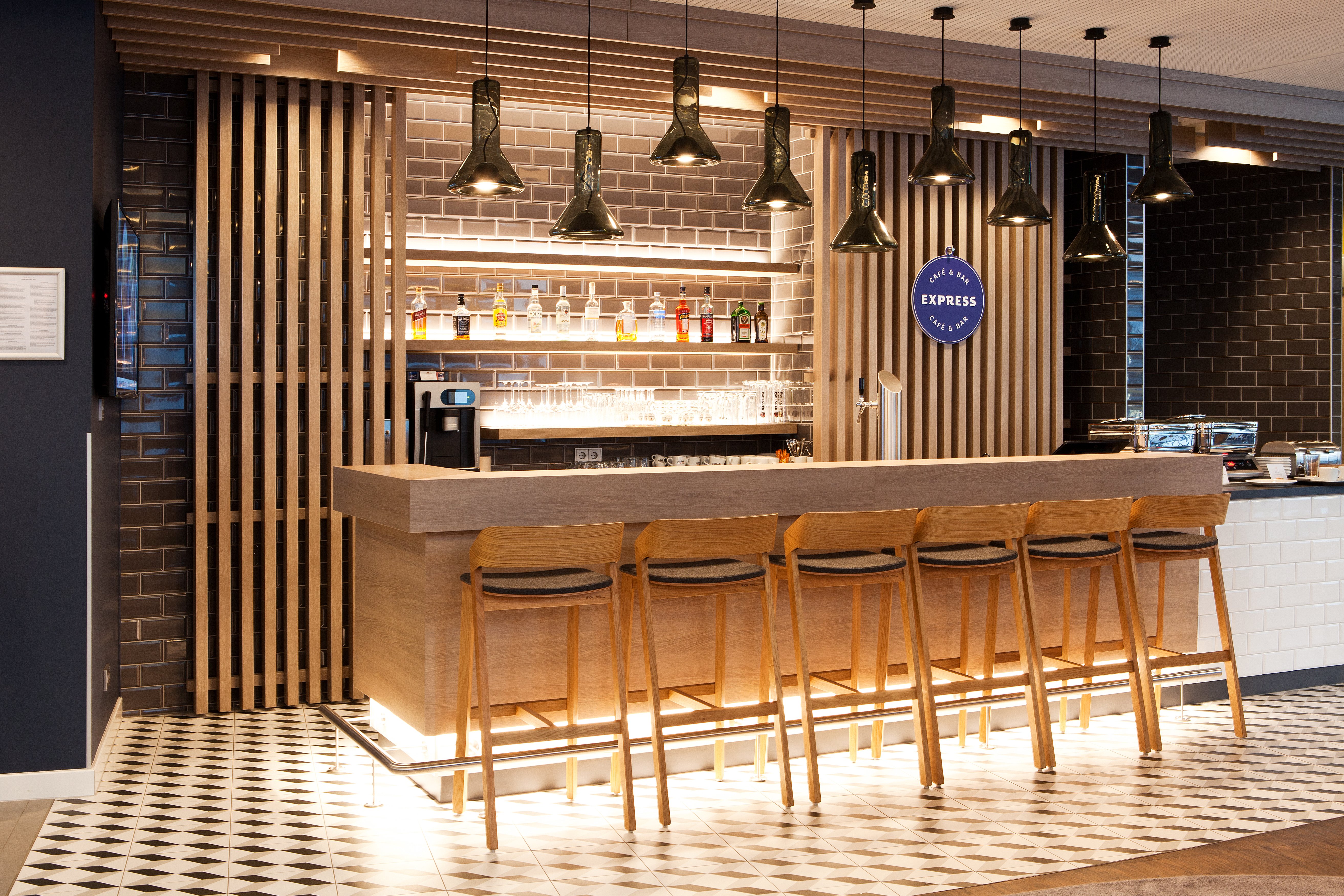 HOLIDAY INN EXPRESS SIEGEN 60/79