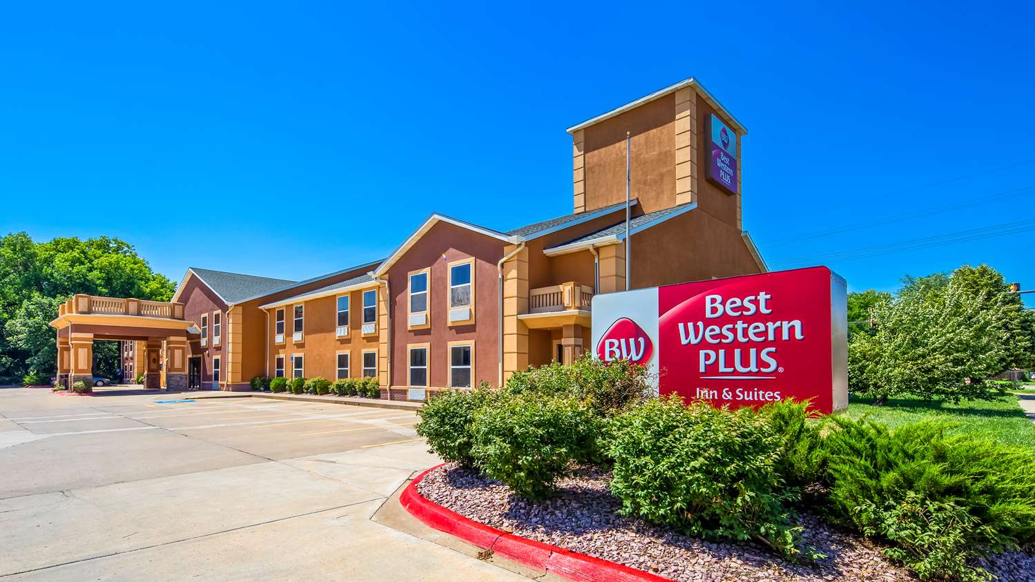 Best Western Plus Midwest Inn and Suites 1/8