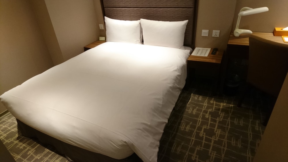 BASIC, DOUBLE BED, NO WINDOW