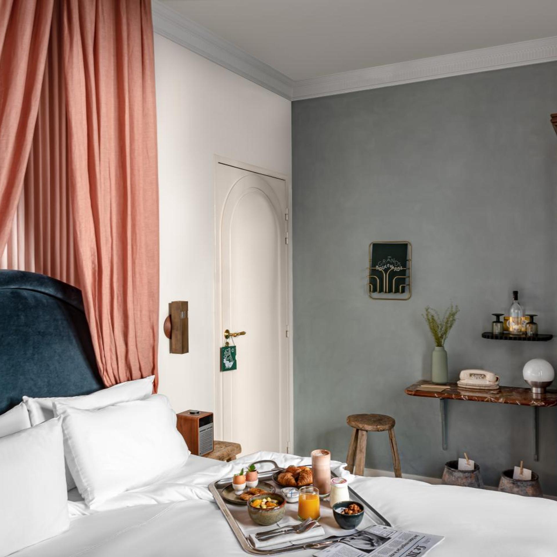 Petite, King Bed, Balcony