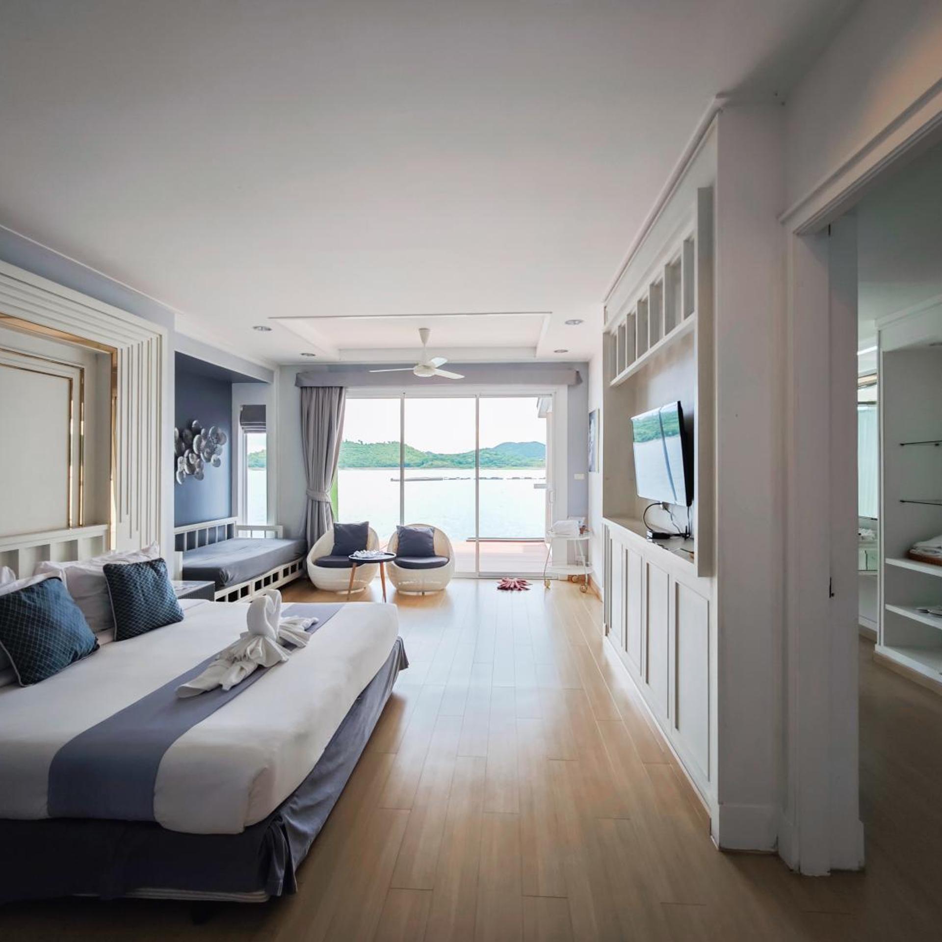 Island, Suite, Hot Tub