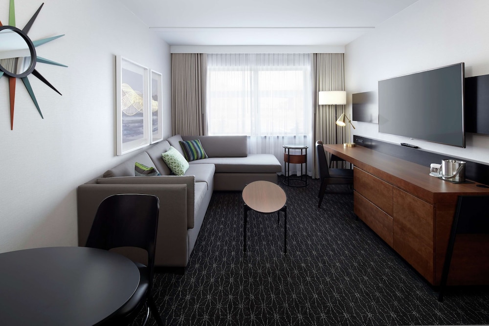 Doubletree by Hilton Montreal Airport 28/44