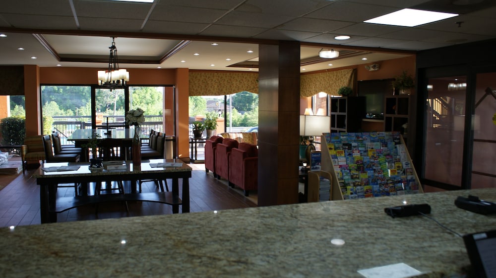 Home Town Inn And Suites 30/47