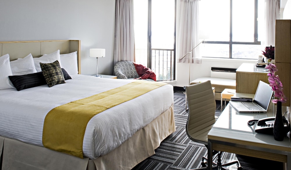 Coast Bastion Hotel 8/50