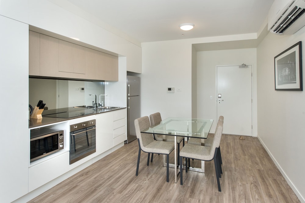 Empire Apartment Hotel 45/56