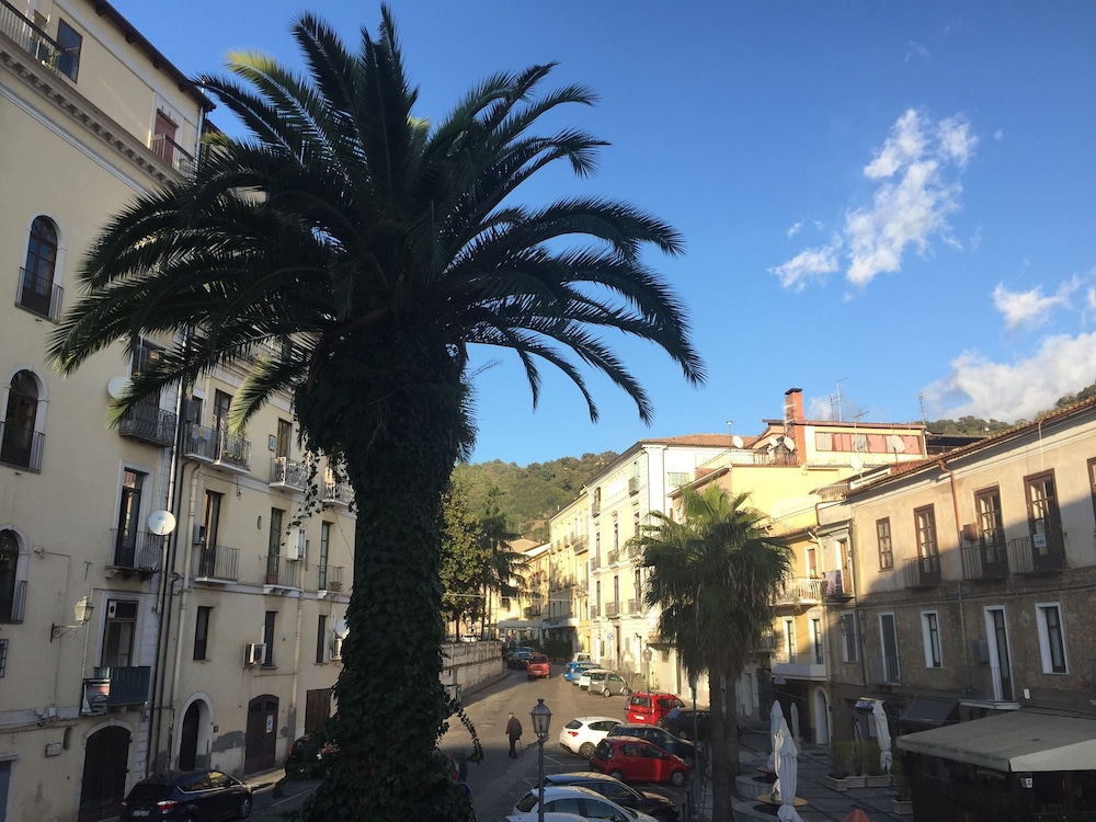 Albergo Centrale 52/54