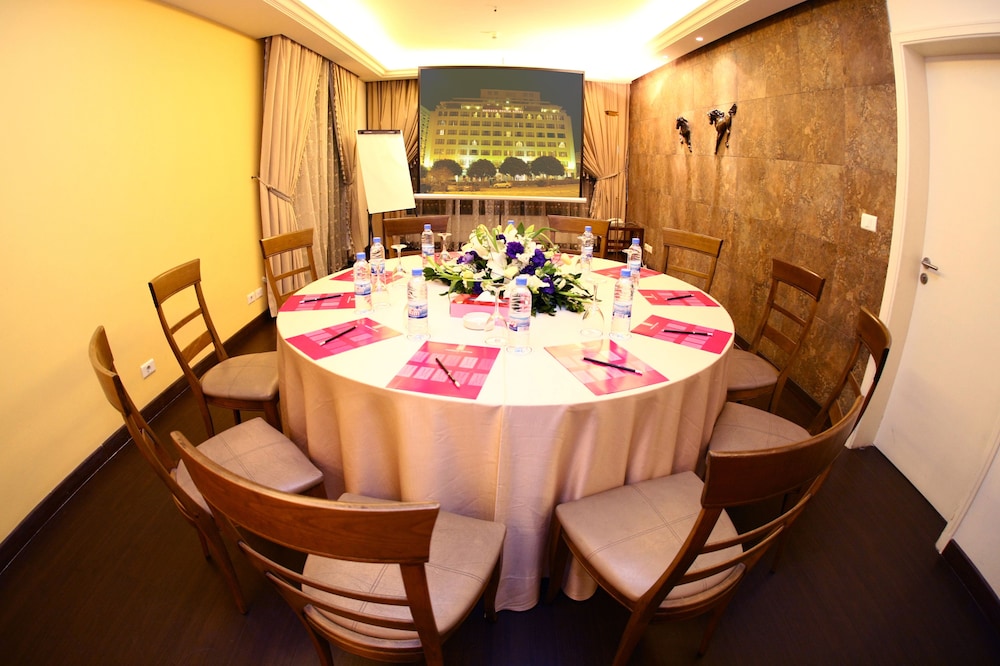 MARKAZIA SUITES 66/78