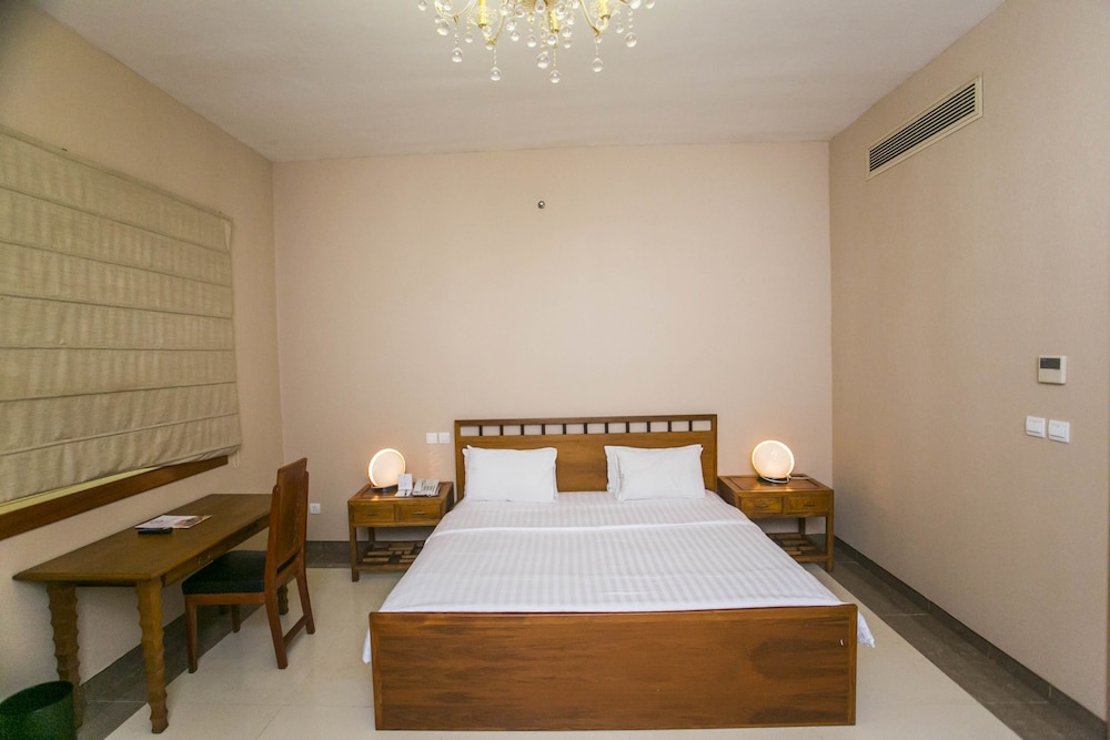 Lagos Oriental Hotel 18/74