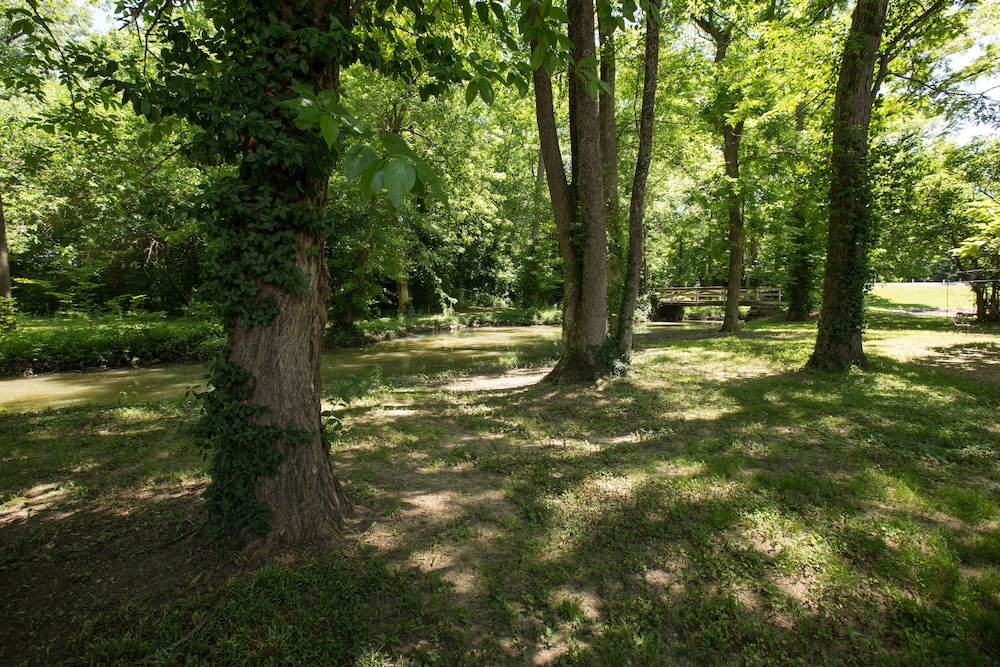 New Harmony Inn Resort & Conference Center 32/49