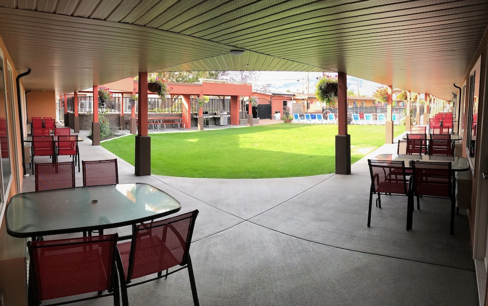 Sahara Courtyard Inn 50/70