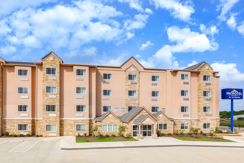 Microtel Inn and Suites by Wyndham College Station photo3